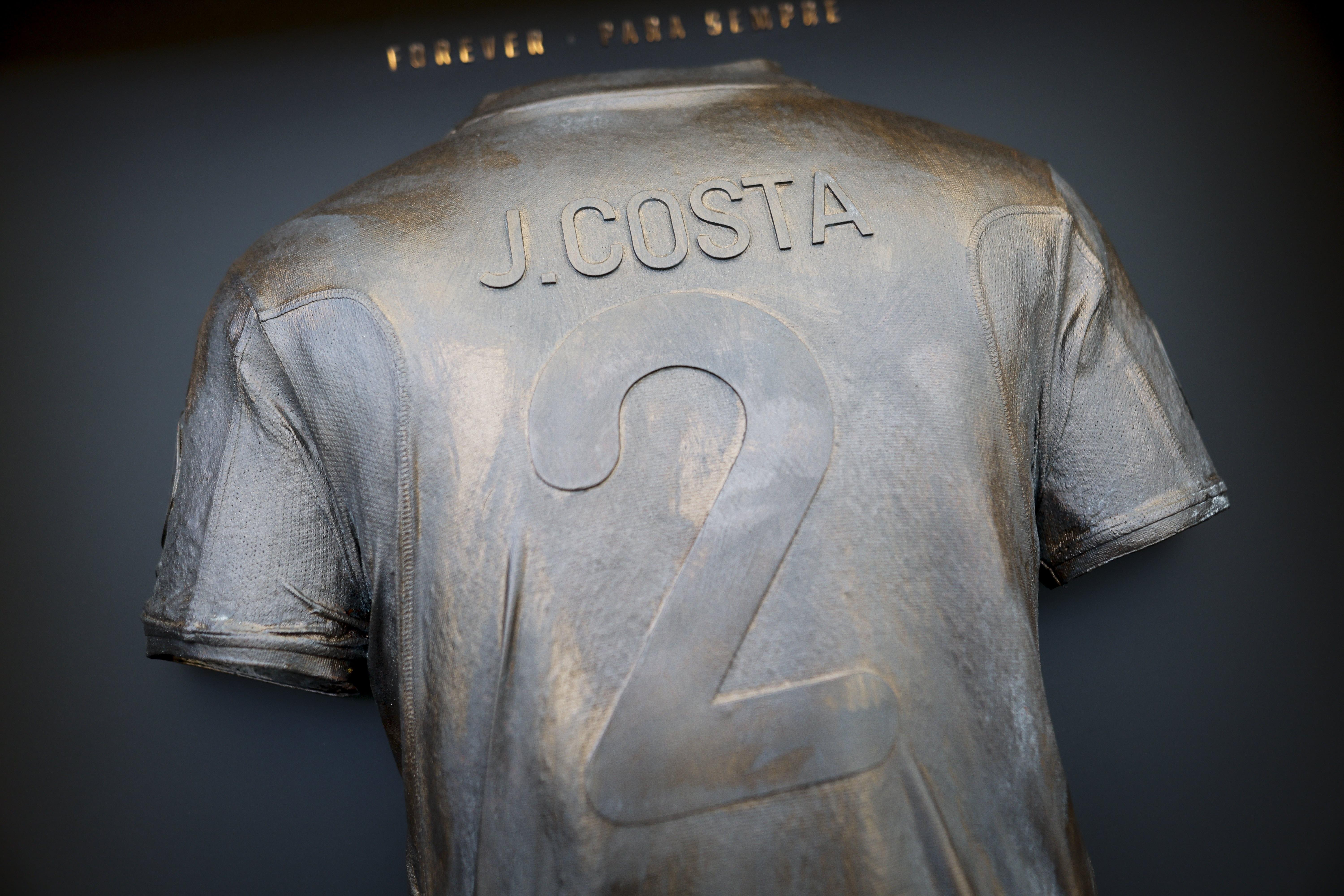 世俱杯夺冠赔率-缅怀，葡萄牙足协为若塔和波尔图已故功勋若热-科斯塔立雕像