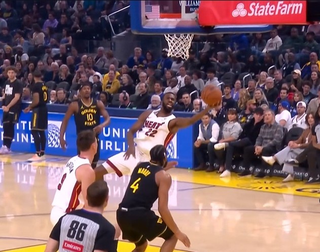 世俱杯赔率-面对老东家得表现！维金斯反击欧洲步左手高难度挑篮2+1！