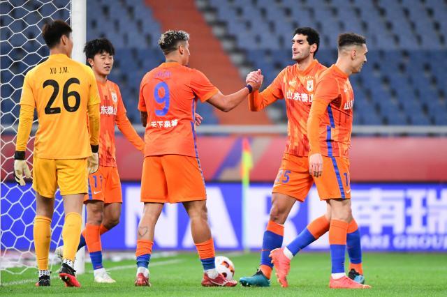 世俱杯夺冠赔率-陈蒲闪击克雷桑造俩乌龙 泰山暂登顶争冠已白热化