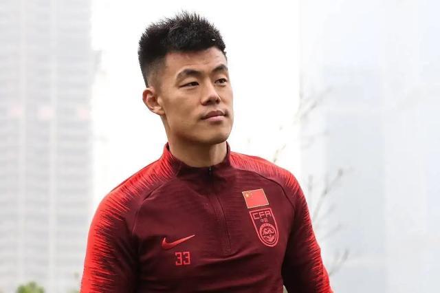 国足热身赛5比0亚泰 谭龙传射建功张玉宁吴曦进球